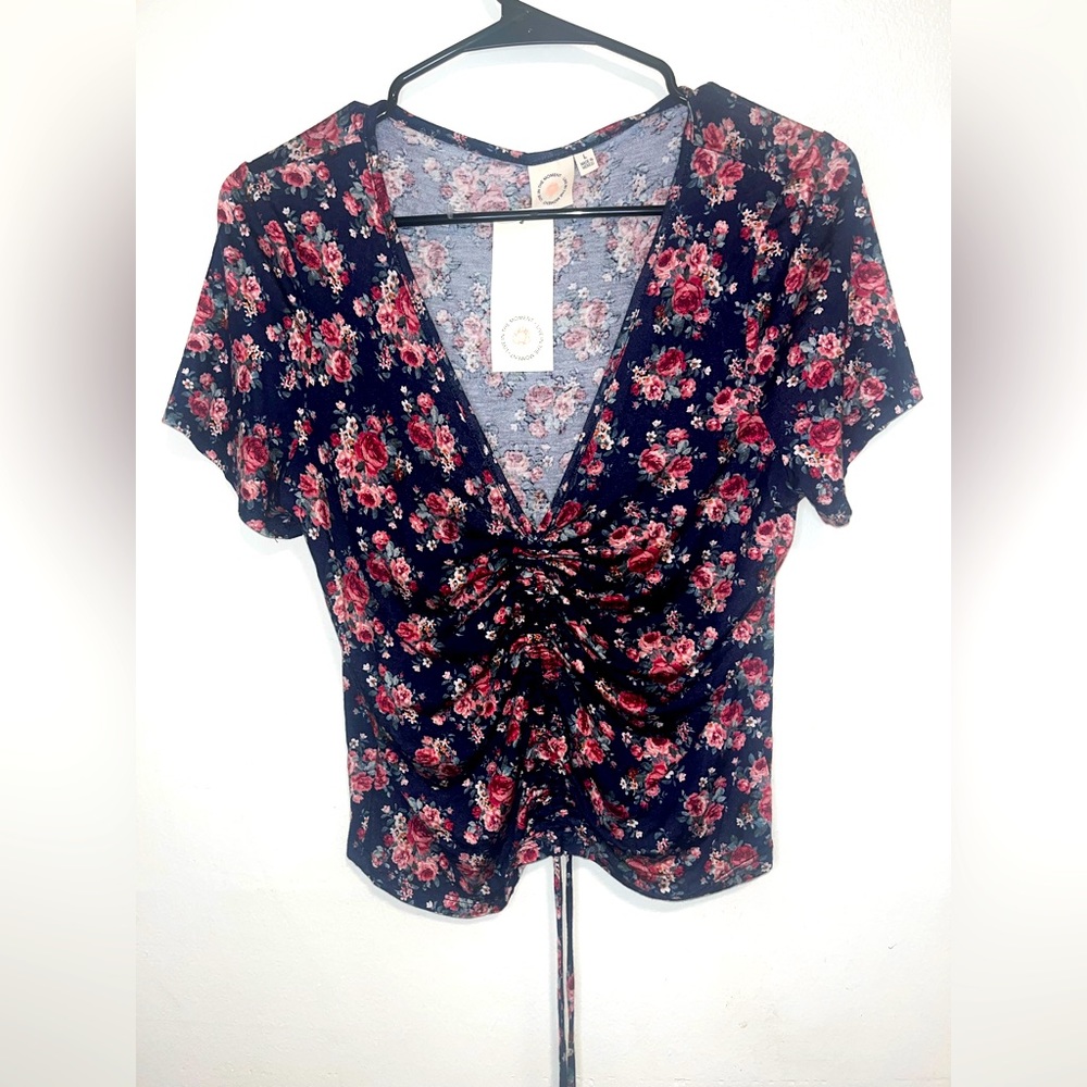 Live in the moment floral T-shirt with drawstring
